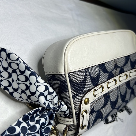 NWOT Coach Resort Blue Denim Signature Whipstitch Capacity Wristlet Clutch $278 - Picture 8 of 11
